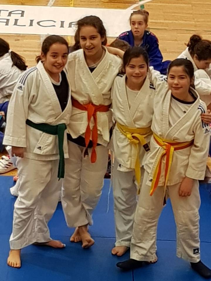 Genial competicion del equipo alevin femenino judo.